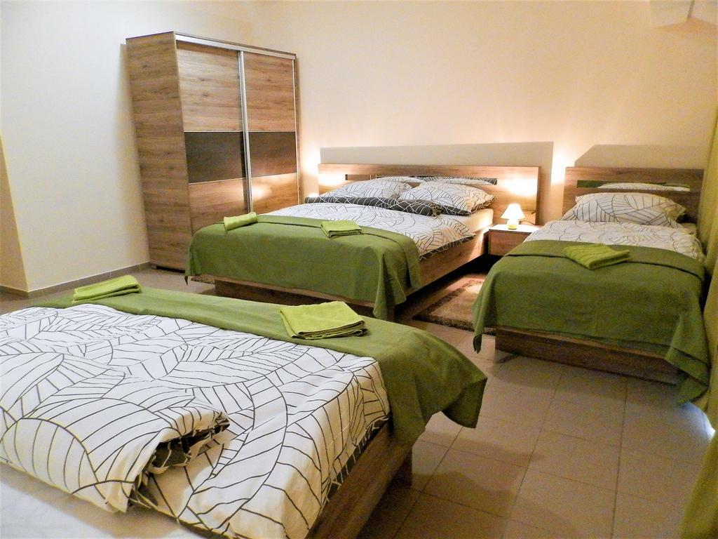 Bartok Ter Panzio Bed and Breakfast Eger Exteriör bild