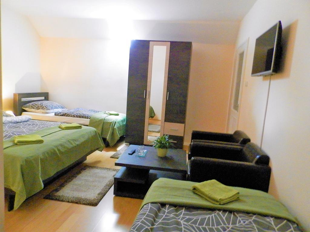 Bartok Ter Panzio Bed and Breakfast Eger Exteriör bild