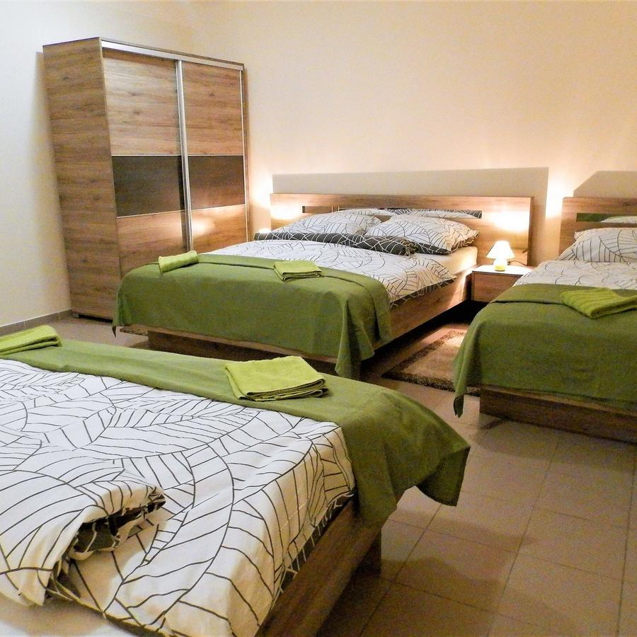 Bartok Ter Panzio Bed and Breakfast Eger Exteriör bild